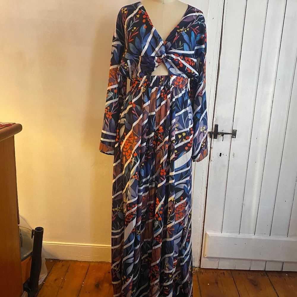 Abstract pleated jumpsuit with pockets